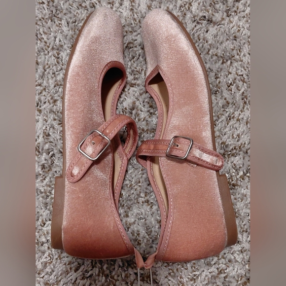 🤶🎁🎄Old Navy Velvet Ballet Flat Shoes for Girls - Picture 5 of 8